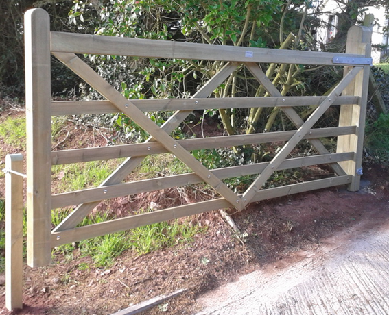 “ROLLE” DIAMOND BRACE GATES (1.2M HIGH)